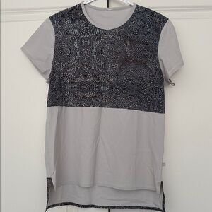 Lululemon Gray Patterned Women's Tshirt